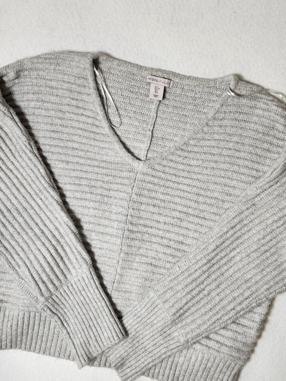 Sincerely Jules Grey V-Neck Ribbed Knit Cropped Sweater - Size L